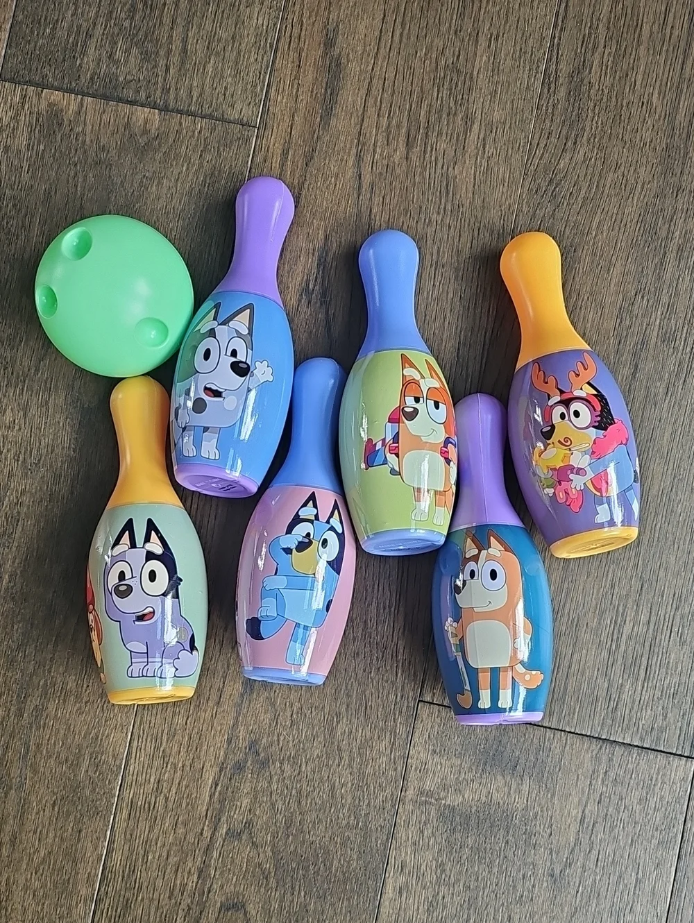 NIB OFFICIAL BLUEY BOWLING SET